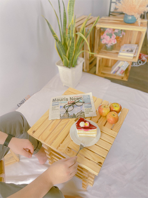Foldable wooden table